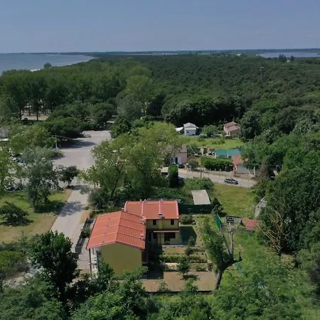 Vakantiehuis Fewo-am-adriastrand Via 15 *